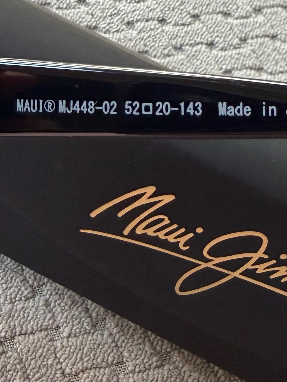 Maui Jim Unisex Black Frame and Hawaii Lava Mirror Sunglasses NWOT - Picture 5 of 11